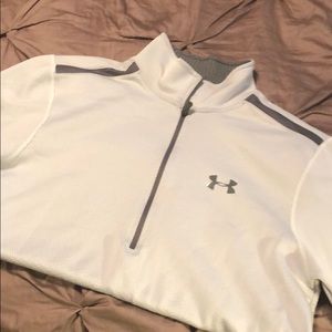 men’s under armour sweat shirt!!